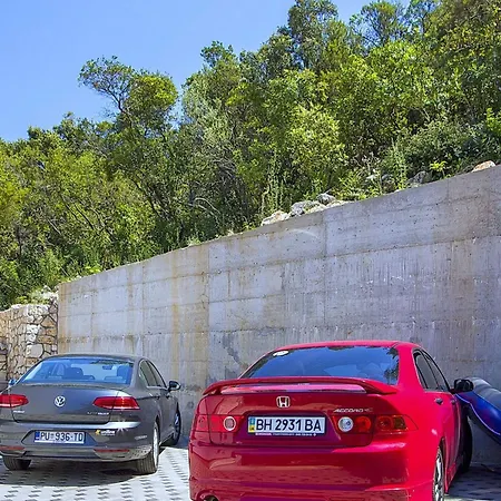 Vesela - Premium One Bedroom With Terrace And Partial Sea View