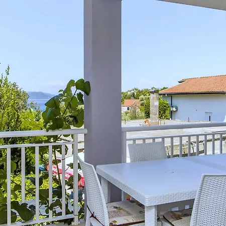 Vesela - Premium One Bedroom With Terrace And Partial Sea View